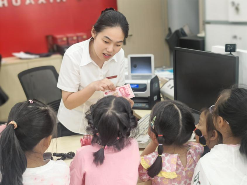 普及金融知識萬里行 助力金融知識走進百姓身邊——華夏銀行2024年普及金融知識萬里行活動精彩瞬間